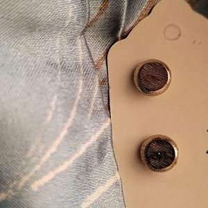 Circular stud earrings